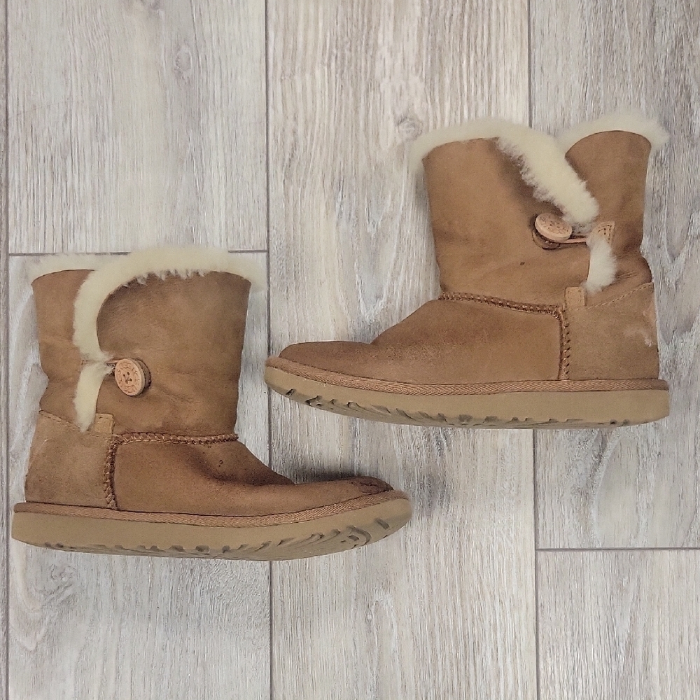 UGG Tan Bailey Button Shearling Boots Size 4